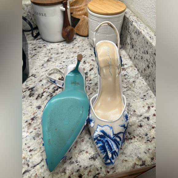 Betsey Johnson Patch Blue Floral Pointes Toe Heels - Picture 3 of 8